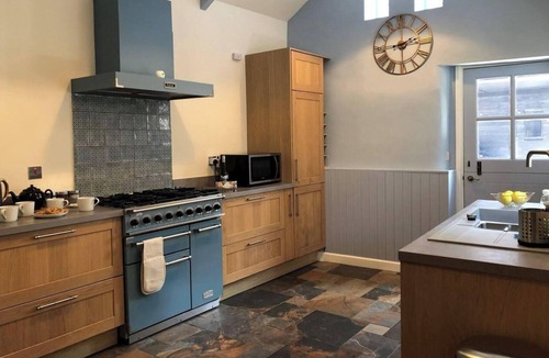 Hatherleigh Cottage | Pets-Garden-Fireplace-Sleeps 5-Wifi