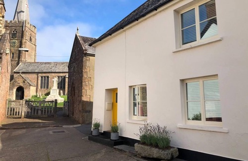 Hatherleigh Cottage | Pets-Garden-Fireplace-Sleeps 5-Wifi