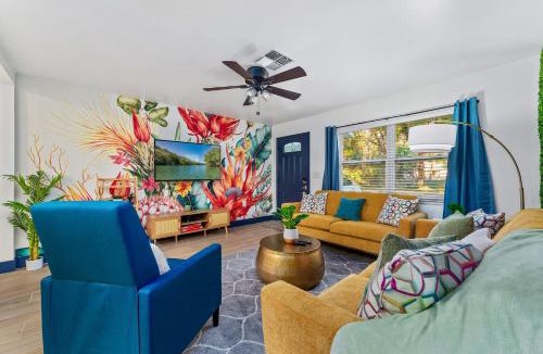 Crystal River House | Pets OK! Heated Pool mins to 3 Sisters Spring!