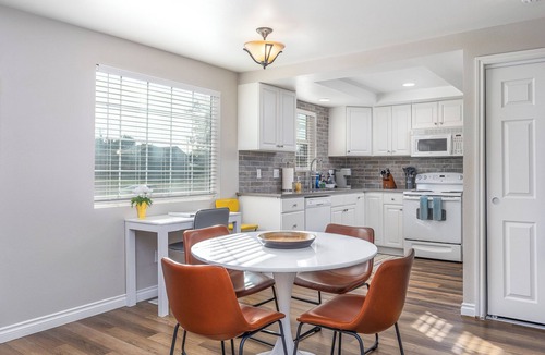 Kennewick House | Pets welcome! Charming 2-bedroom townhome in Kennewick w/Blazing WiFi + AC/Heat