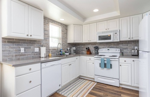 Kennewick House | Pets welcome! Charming 2-bedroom townhome in Kennewick w/Blazing WiFi + AC/Heat
