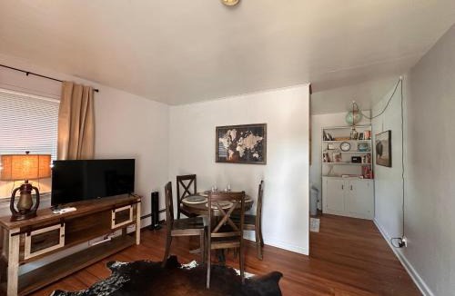 Sheridan House | Pets Welcome Walkable Downtown Apt Gym & Pool Pass