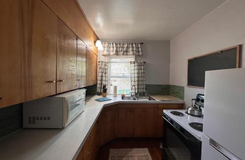 Sheridan House | Pets Welcome Walkable Downtown Apt Gym & Pool Pass