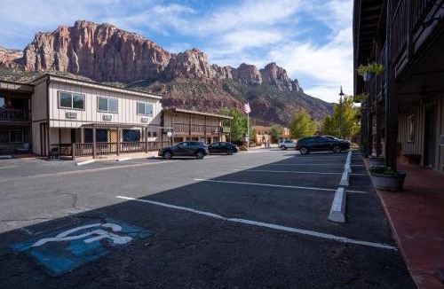 Zion National Park South Entrance Hotel | Petty Ranch Inn