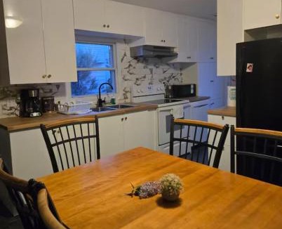 Laval Apartment | Petunias 1