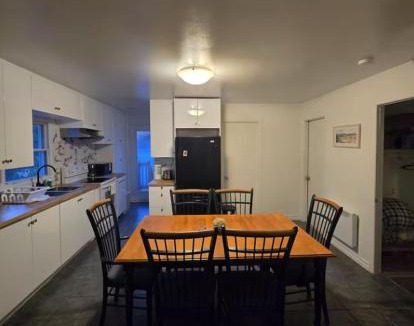 Laval Apartment | Petunias 1