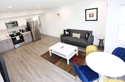 Petworth Bed & Breakfast | Petworth Stylish Unit with Amenities & Comforts