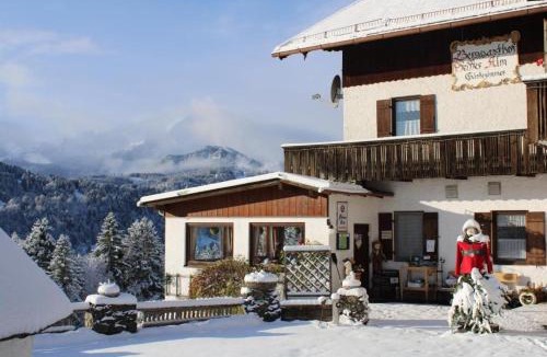 Garmisch-Partenkirchen House | Pfeiffer Alm Garni mit Blick auf die Zugspitze