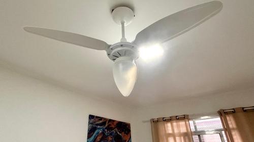 Canto do Forte Apartment | PG - Canto do Forte,1 VAGA,AR COND, Check in às 10H, 2 QD da praia, Wi-Fi