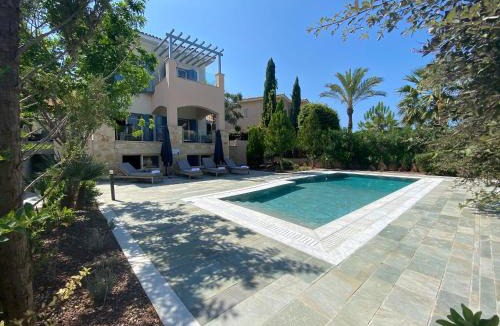 Neo Chorio Villa | Phaedrus Living Amorosa 13 Beachside Villa