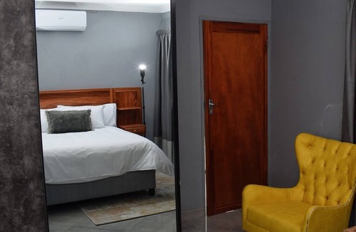 Jwaneng House | Phakela Cottages