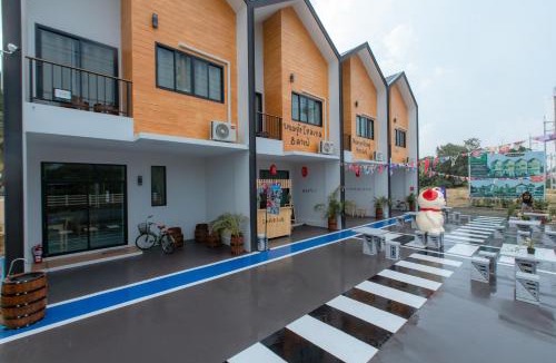 Chaloem Phra Kiat Hostel | Phanomrung Hostel & Linn Chan Cafe พนมรุ้ง โฮส์เทล แอนด์ ลิณณ์จัง คาเฟ่