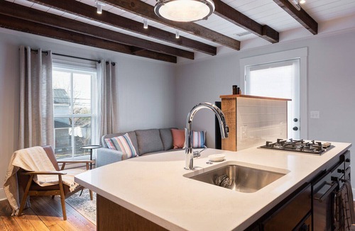 Belmont Apartment | Pharmacy Apartment | Luxury Monthly Stay Downtown
