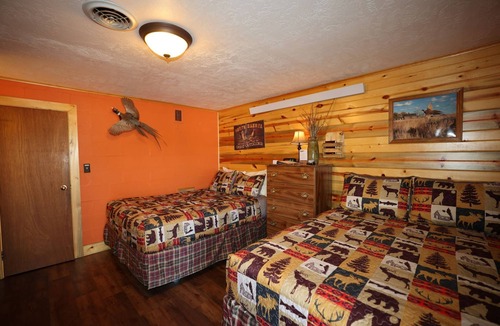 Custer Hotel | Pheasant Dreams Room, kitchenette, Restmore Inn, 2 miles to Hill City