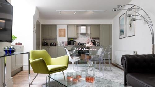 Fitzrovia Apartment | PHENOMENAL OXFORD STREET 5bedroom DESIGN HOUSE NOMADS XXL GROUPS LOVE IT!