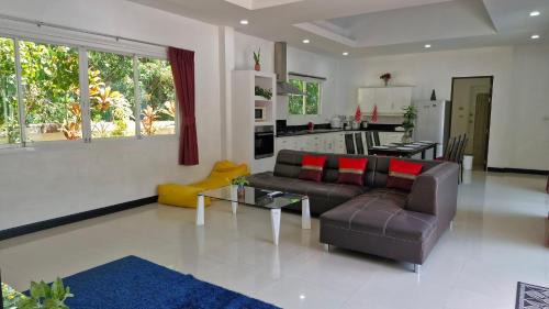 Chalong Villa | Phikun Private Pool Villa