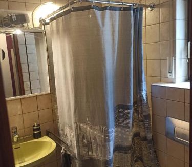 Leinfelden-Echterdingen Apartment | Phils Cozy apartment self check in near Airport free parking airportbus station
