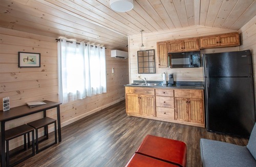 North Sebago Villa | Phoebe Limit 3 1 Bedroom Cabin