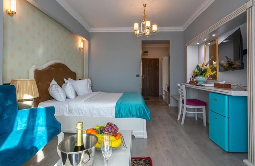 Sector 1 Hotel | Phoenicia Express Hotel