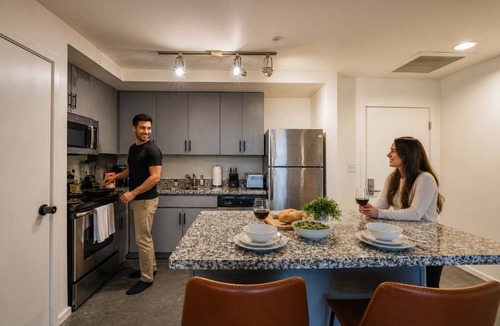 Evans Churchill Apartment | Phoenix DT Retreat | Pool, Gym, Parking, Balcony