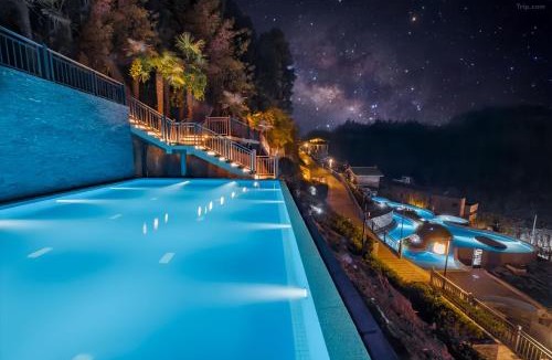 Fenghuang Hotel | Phoenix Fairyland Hot Springs Hotel-best Grand Hotel l&swimming facilities-Sumptuous breakfast-only hot spring-10minute walk to the Town-free pick up