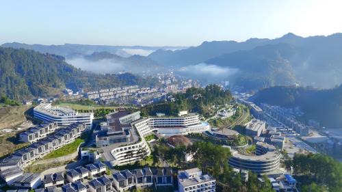 Fenghuang Hotel | Phoenix Fairyland Hot Springs Hotel-best Grand Hotel l&swimming facilities-Sumptuous breakfast-only hot spring-10minute walk to the Town-free pick up