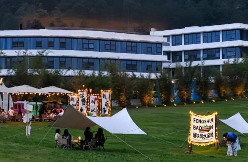 Fenghuang Hotel | Phoenix Fairyland Hot Springs Hotel-best Grand Hotel l&swimming facilities-Sumptuous breakfast-only hot spring-10minute walk to the Town-free pick up