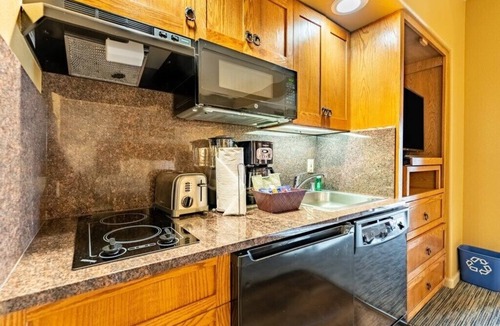 South Mountain Apartment | Phoenix | Golf Getaway | Pool & Fairway Views
