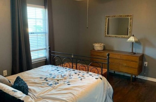 Robertsdale House | Phoenix Landing - Entire Residential Home