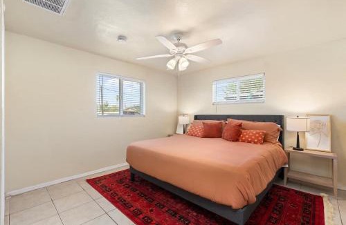 Encanto House | Phoenix Lightrail BBQ & Billiard minutes from DT
