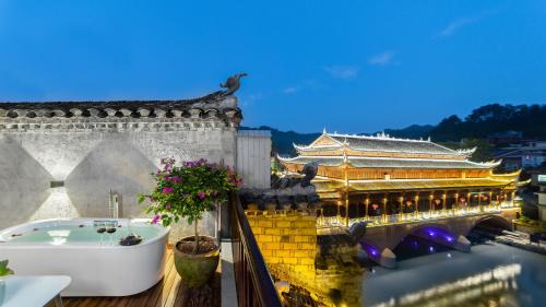 Fenghuang Hotel | Phoenix River View Hotel-Free pick up service from Railway