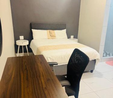 Outer West Durban Hotel | Pholanathi Lodge