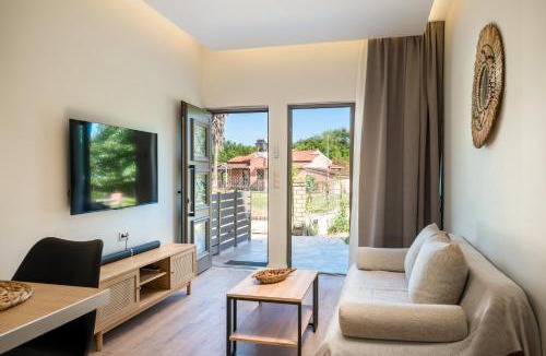 Ipsos Apartment | Phos Elegant Residences by Konnect, 400m to the beach