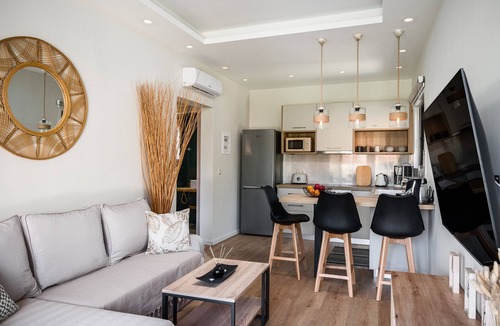 Ipsos Apartment | Phos Elegant Residences by Konnect, 400m to the beach - One Bedroom Apartment