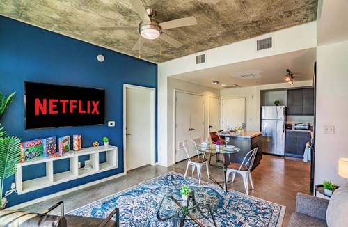 Evans Churchill Apartment | PHX Arts District in DT with Pool Gym Parking WD