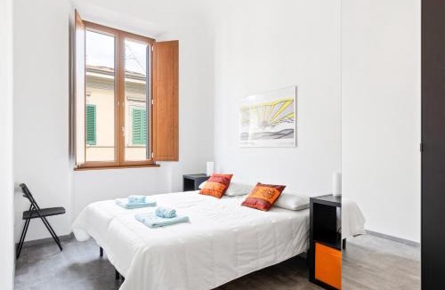 Lungarno del Tempio Apartment | Piazza Alberti Apartment with Terrace