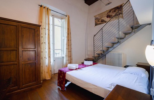 Sant' Ambrogio Apartment | Piazza Dei Ciompi With Private Garden