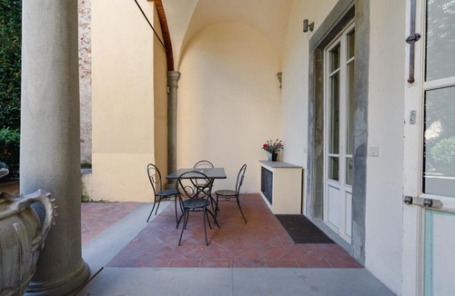 Sant' Ambrogio Apartment | Piazza Dei Ciompi With Private Garden