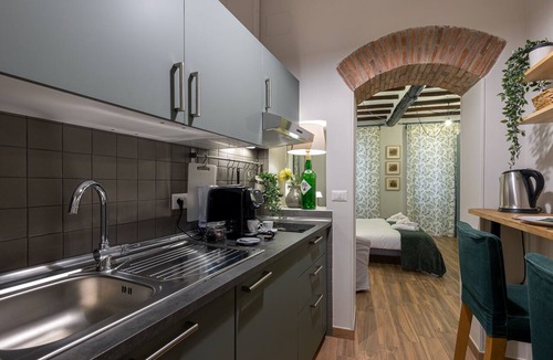 Roman Ghetto Apartment | Piazza dei Satiri Studio | Perfect location in Campo de' Fiori