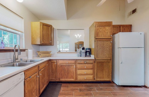 Taylor Ranch House | Piazza Di Coppice - A beautifully overgrown brick home!