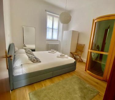 Udine Apartment | [PIAZZA GARIBALDI] ELEGANTI SUITE CON SAUNA