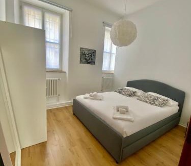 Udine Apartment | [PIAZZA GARIBALDI] ELEGANTI SUITE CON SAUNA