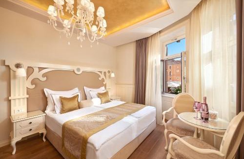 Old Town Hotel | Piazza Heritage Hotel