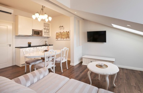 Old Town Hotel | Piazza Heritage Hotel