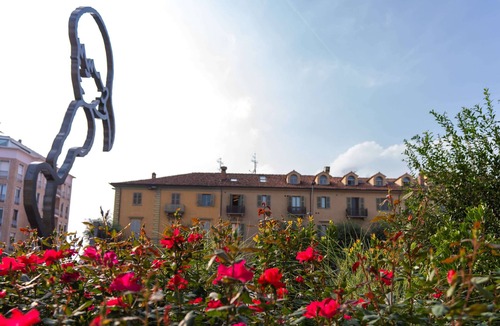 Langhe and Roero Apartment | Piazza michele ferrero - sulla piazza centrale