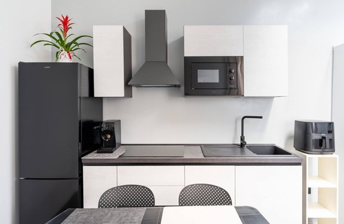 Melendugno Apartment | 'Piazza Pertini - Apartment Perla' with Wi-Fi and Air Conditioning