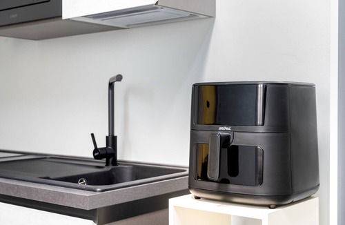 Melendugno Apartment | 'Piazza Pertini - Apartment Perla' with Wi-Fi and Air Conditioning