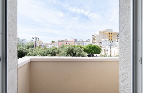 Melendugno House | Piazza Pertini – Apartment and Rooms in Melendugno with Wi-Fi and Air Conditioning