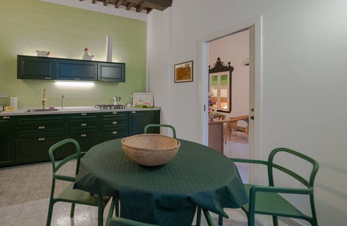 Borgo Antico Apartment | Picabon Quiet Apartment with AC & Balcony