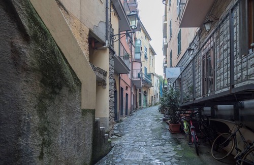 Borgo Antico Apartment | Picabon Quiet Apartment with AC & Balcony